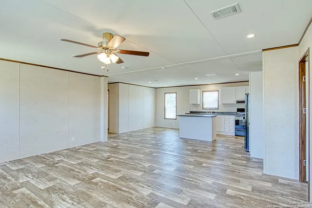 $305,000 | 418 Pr Sunset Vista Drive, Somerset, TX 78069