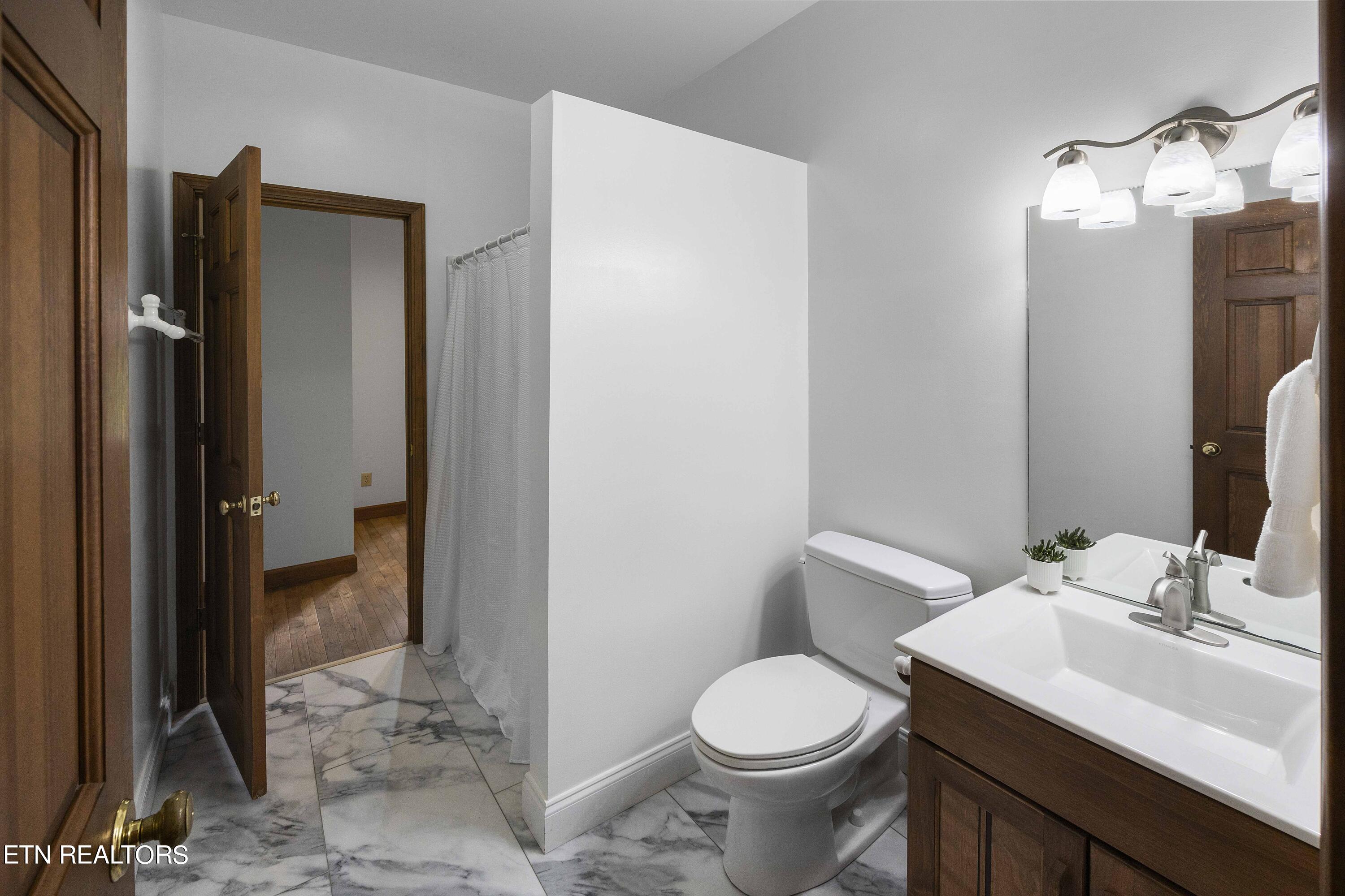 118 Claymore Lane Oak Ridge, TN 37830 - Photo 28 of 57 Main Level Full Bath