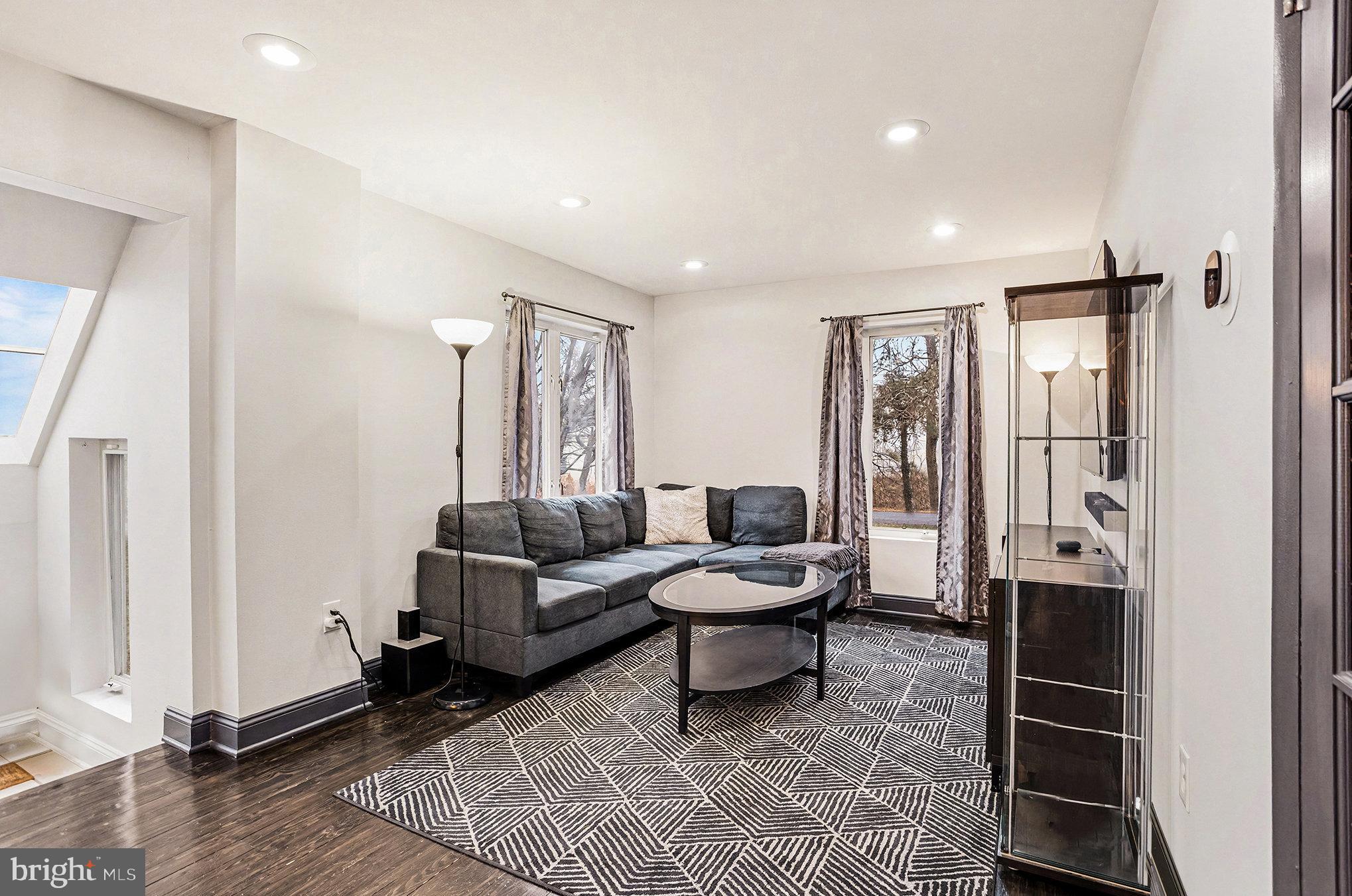 85 Railroad Avenue Glyndon, MD 21071 - Photo 4 of 28 a living room with furniture and a gate