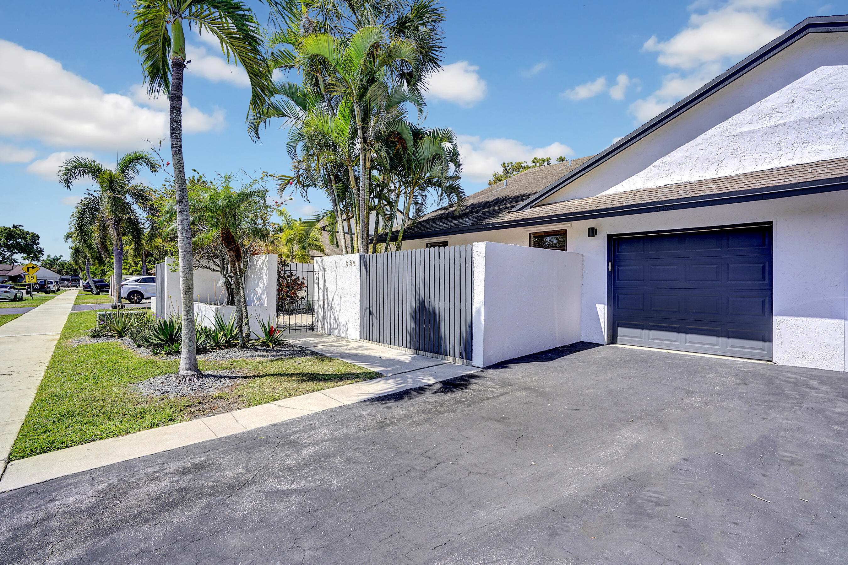 434 Southwest 27th Avenue Delray Beach, FL 33445 - Photo 25 of 38 Driveway/Garage