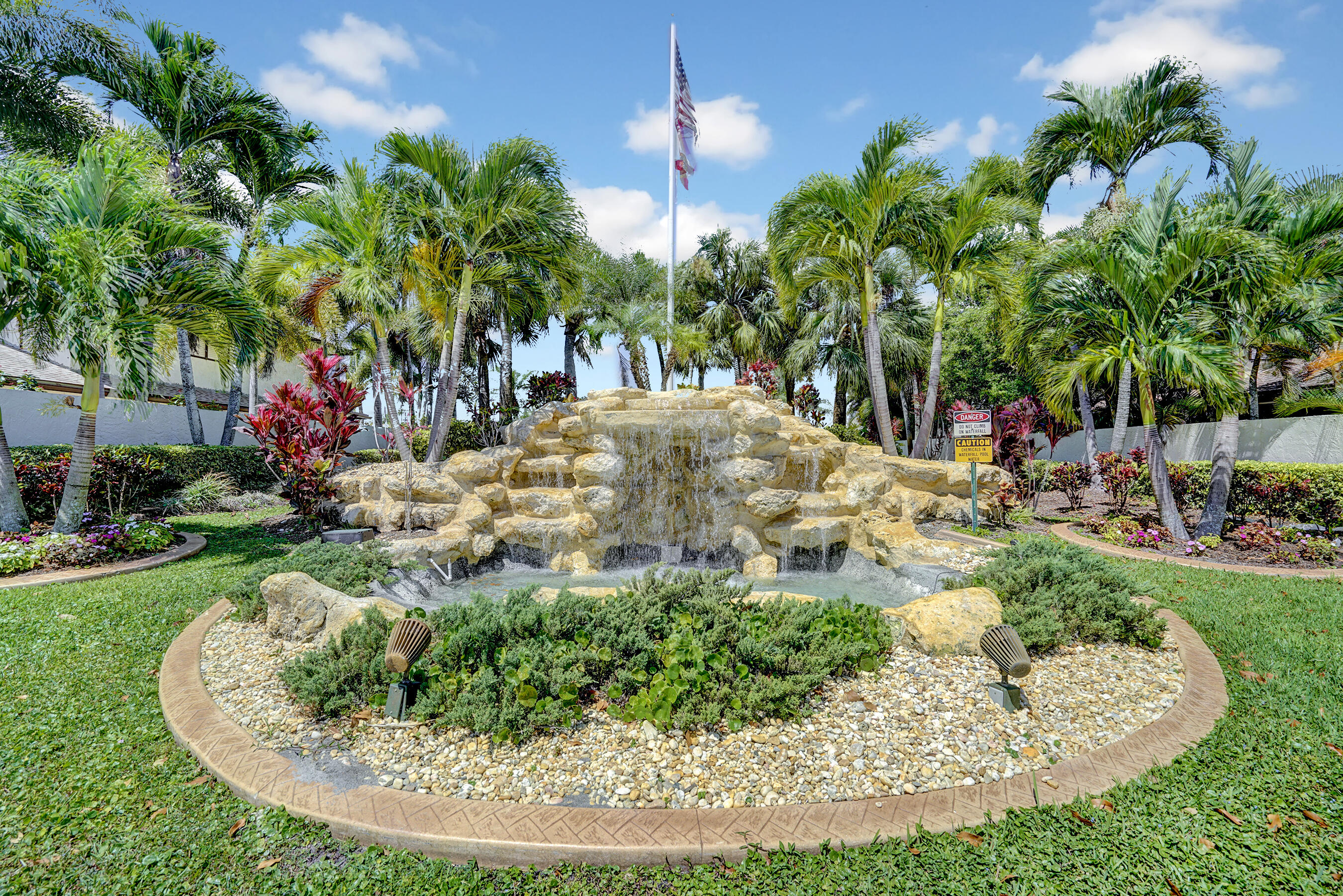 434 Southwest 27th Avenue Delray Beach, FL 33445 - Photo 36 of 38 Fountain