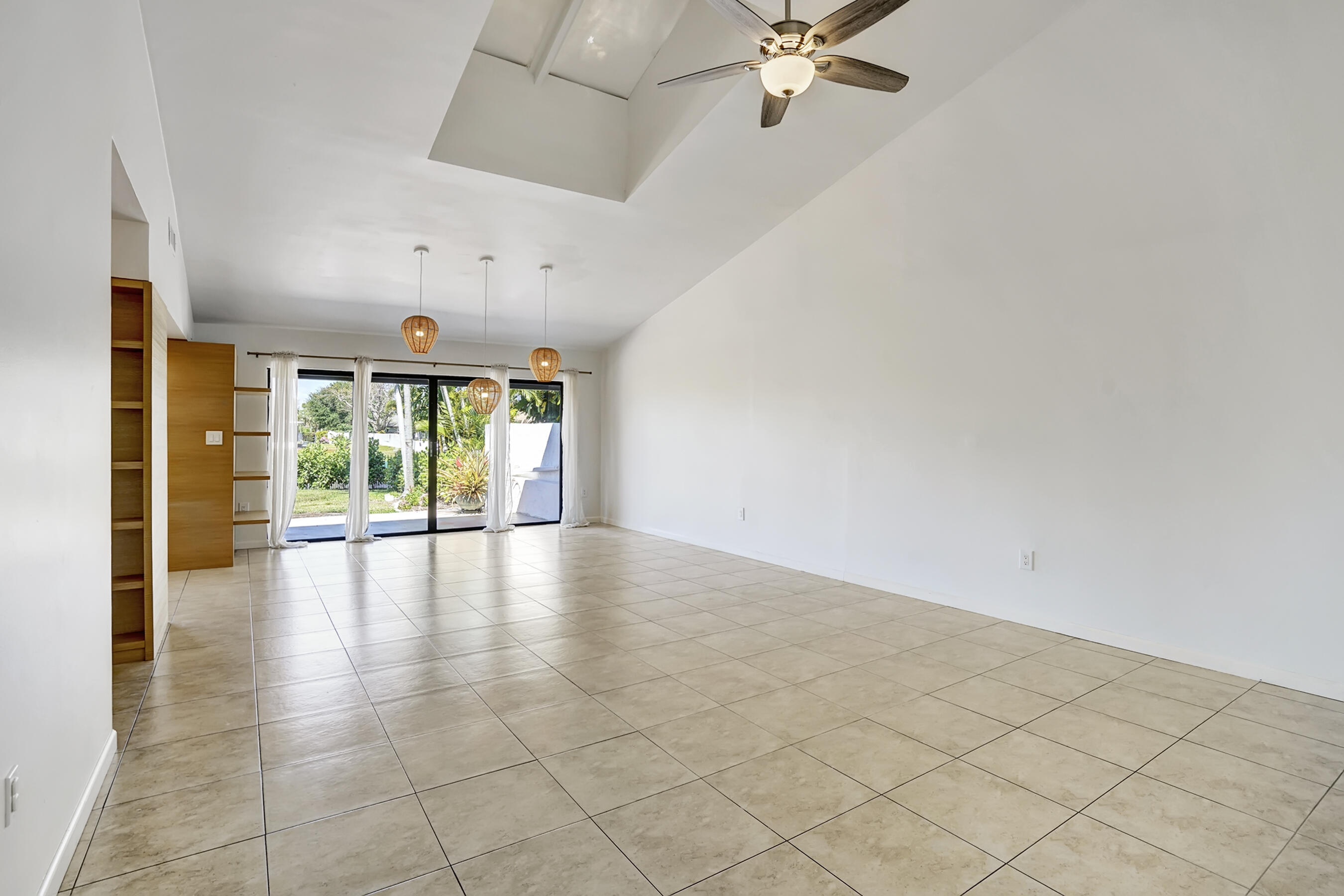 434 Southwest 27th Avenue Delray Beach, FL 33445 - Photo 6 of 38 Living Room/Dining Area