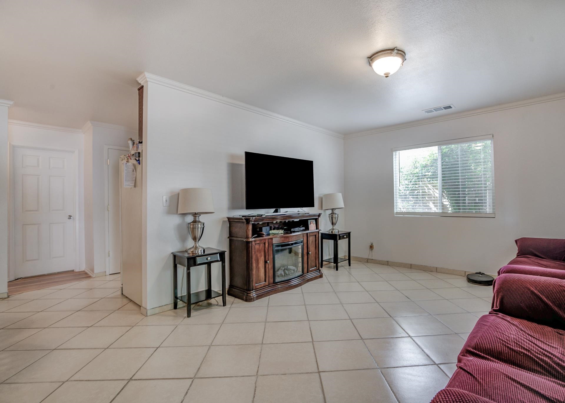 2147 Reta Way Red Bluff, CA 96080 - Photo 4 of 25 Gallery Image 4