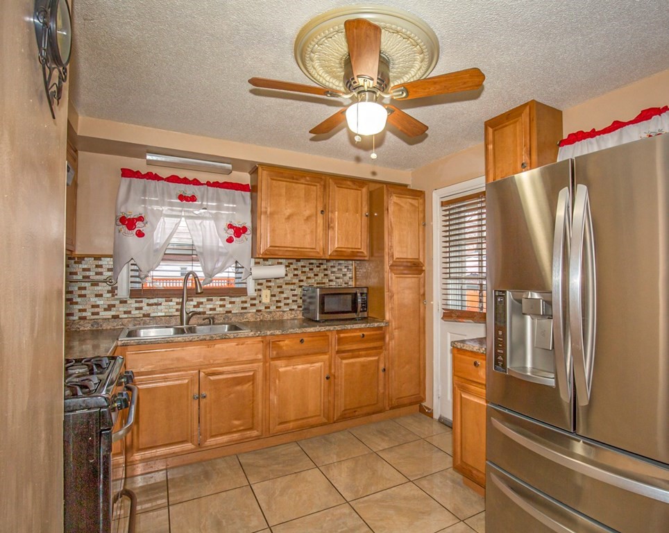 253 Pheland Street Springfield, MA 01109 - Photo 1 of 39 Gallery Image 1