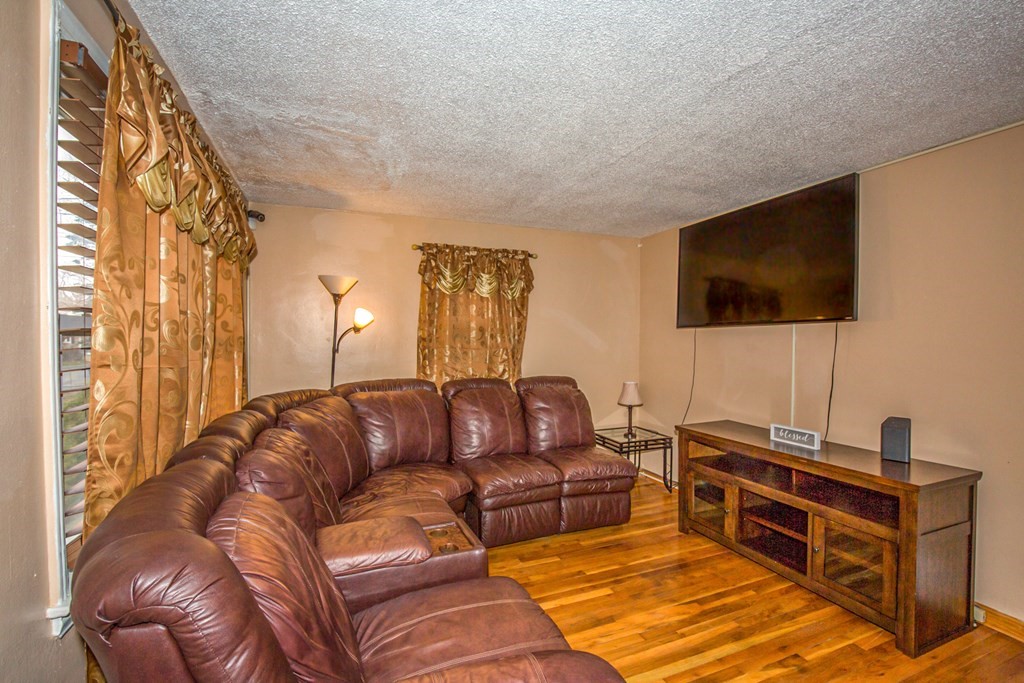 253 Pheland Street Springfield, MA 01109 - Photo 11 of 39 Gallery Image 11