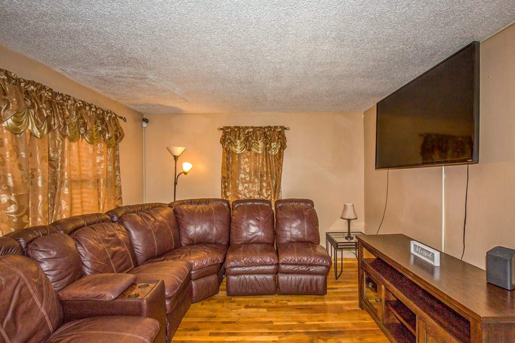 253 Pheland Street Springfield, MA 01109 - Photo 12 of 39 Gallery Image 12