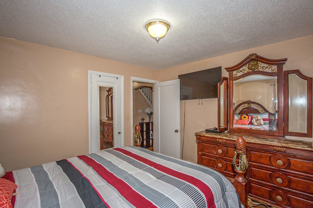 253 Pheland Street Springfield, MA 01109 - Photo 17 of 39 Gallery Image 17