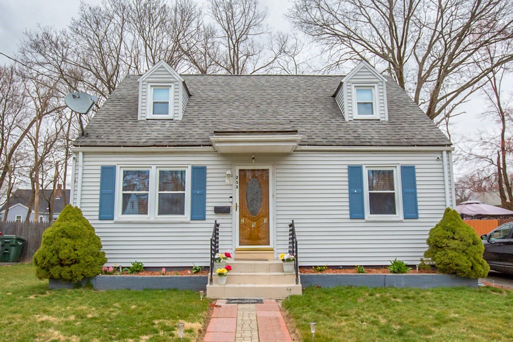 253 Pheland Street Springfield, MA 01109 - Photo 2 of 39 Gallery Image 2
