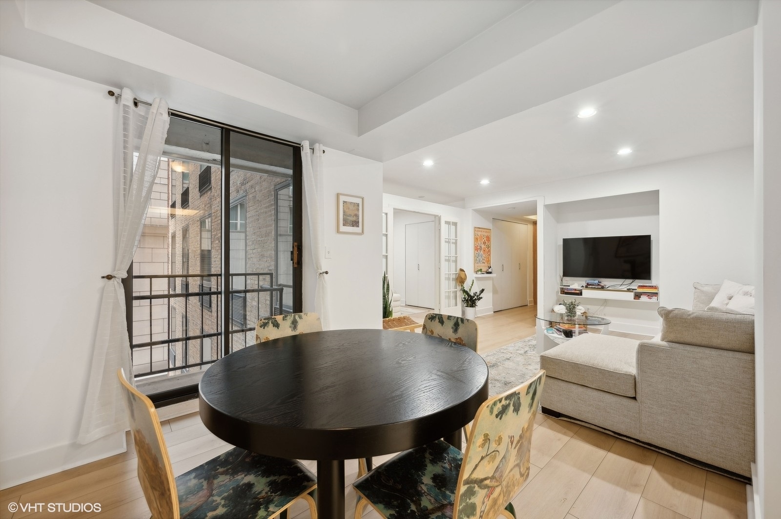 40 East Delaware Place, Unit 705 Chicago, IL 60611 - Photo 7 of 16