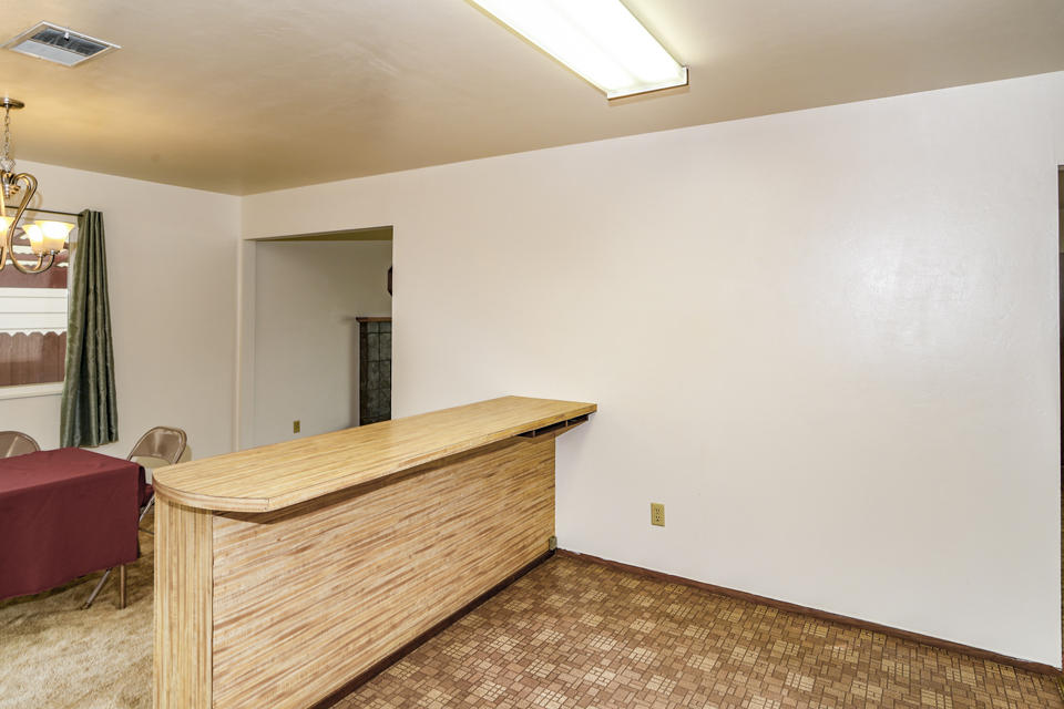 4519 Campton Road Eureka, CA 95503 - Photo 19 of 38 Breakfast Bar