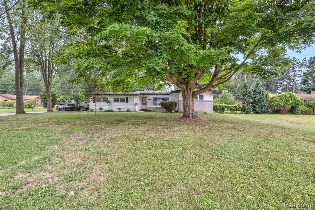 17329 Merriman Road Livonia, MI 48152 - Photo 4 of 46