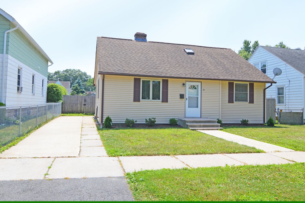 37 Kingsley Street Springfield, MA 01104 - Photo 2 of 30