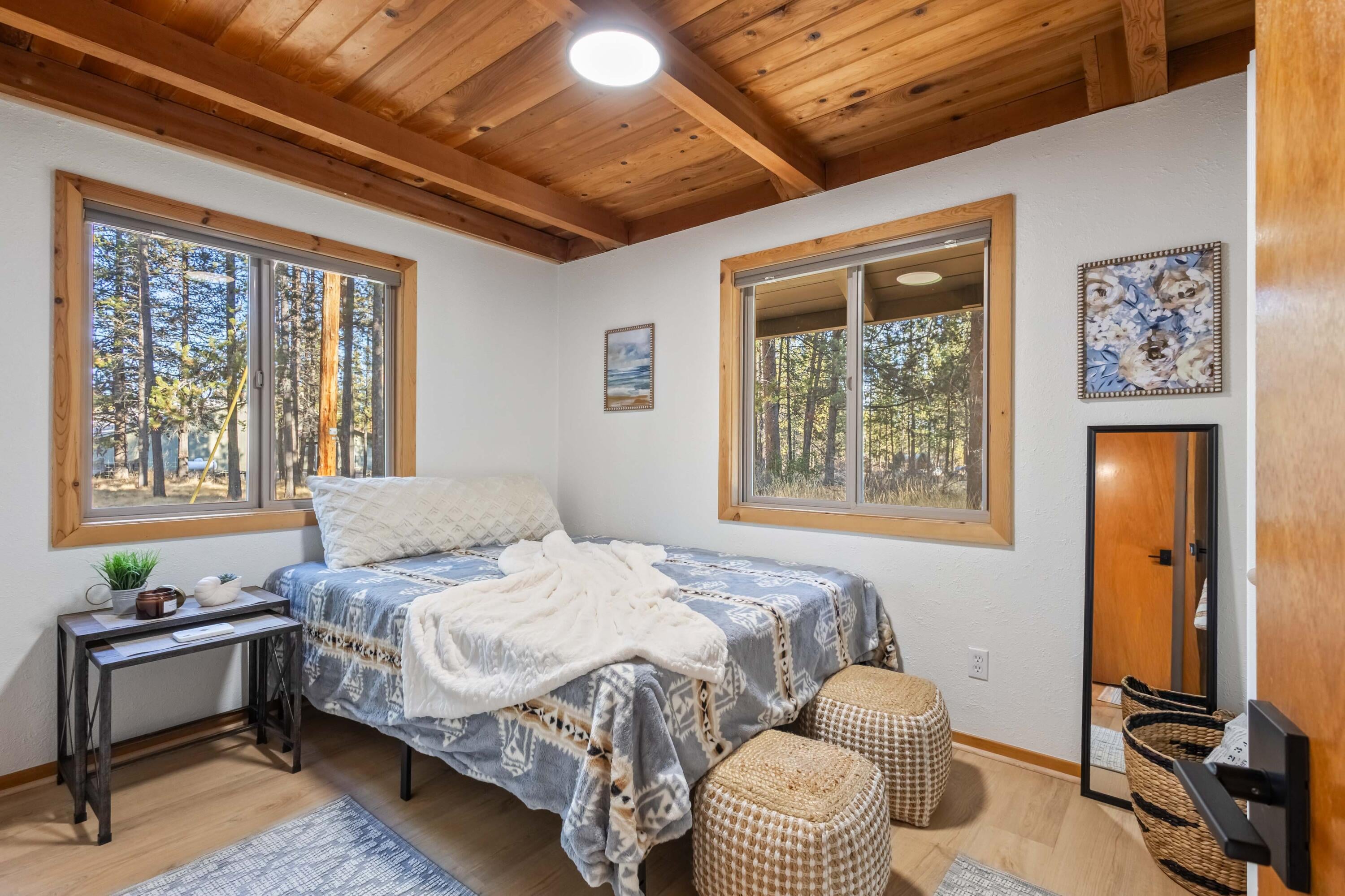 17280 Azusa Road Bend, OR 97707 - Photo 14 of 38 Main Floor Bedroom