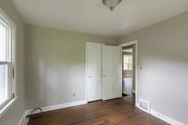 $214,950 | 10 East Pocahontas Lane, Kansas City, MO 64114