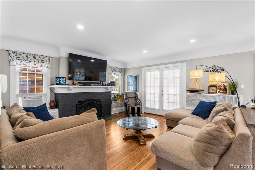 1215 Nottingham Road Grosse Pointe Park, MI 48230 - Photo 5 of 36