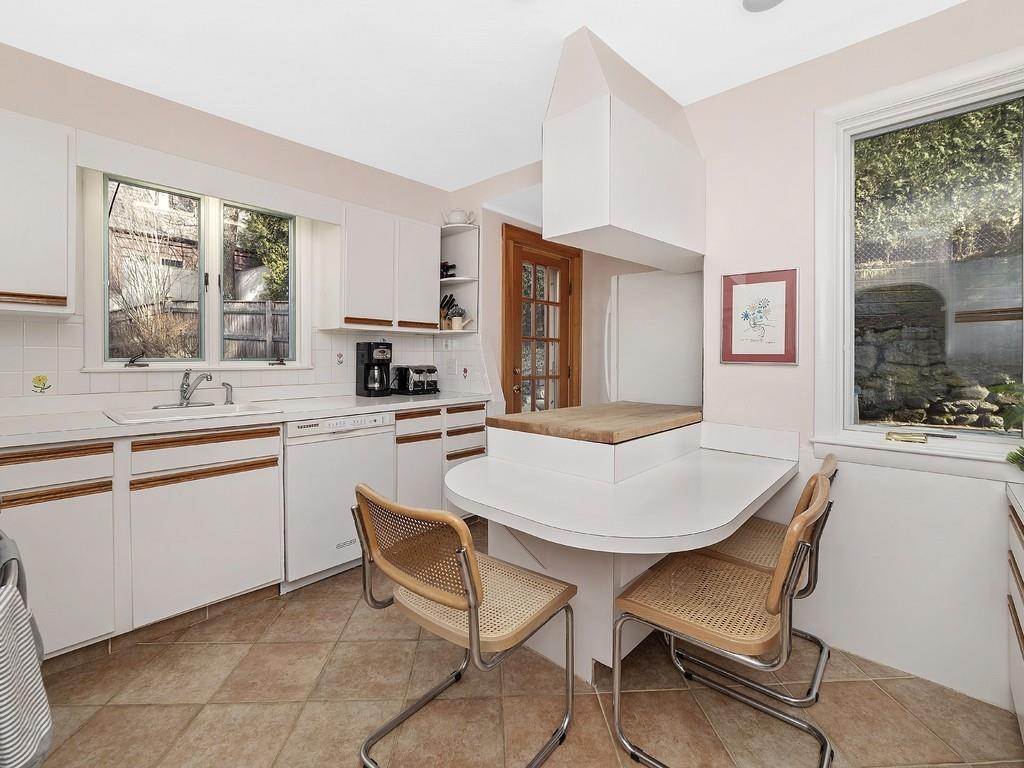 61 Oldham Road Newton, MA 02465 - Photo 7 of 23 Gallery Image 7