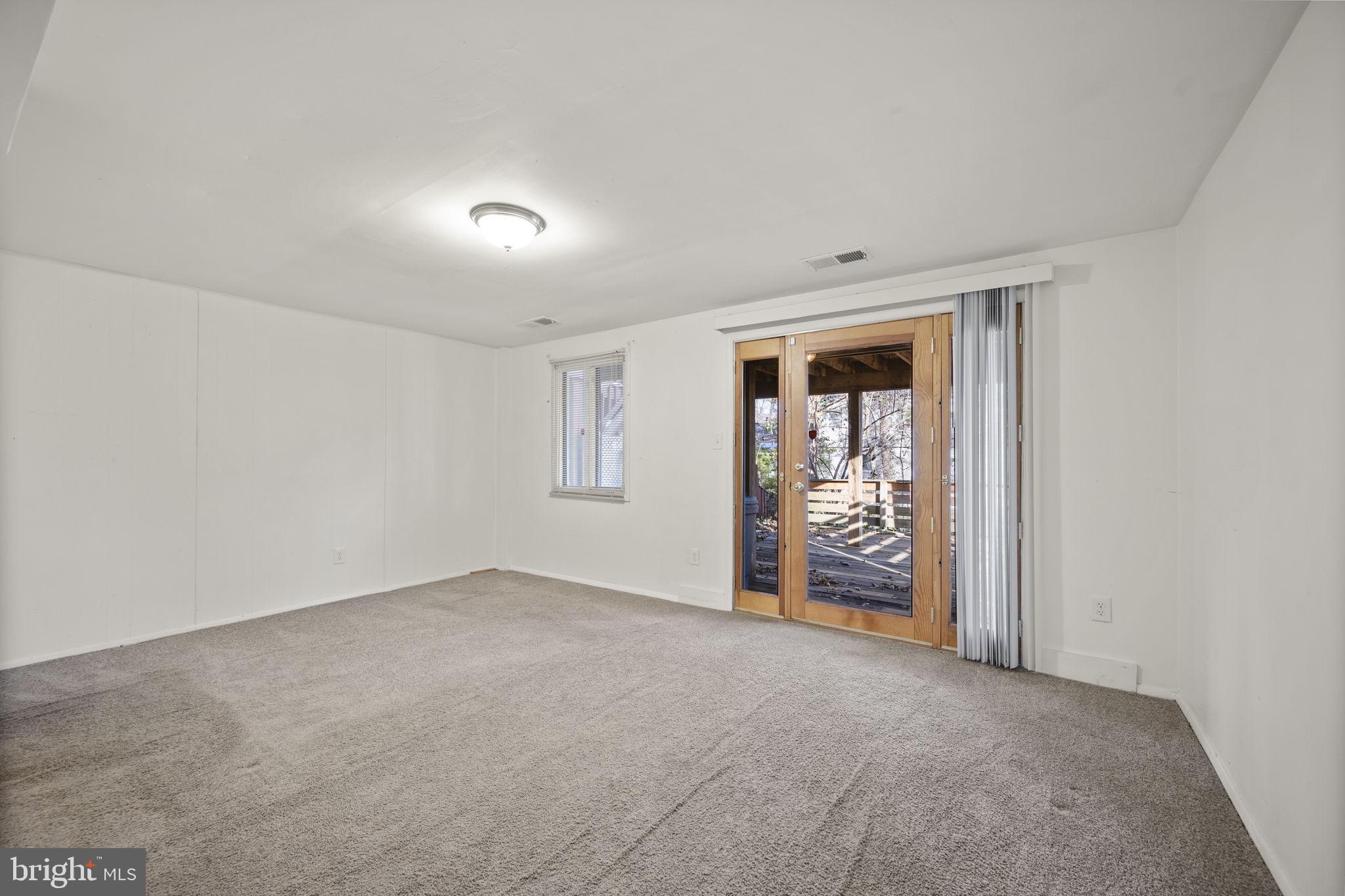 5451 Endicott Lane Columbia, MD 21044 - Photo 22 of 28 an empty room with closet and a window