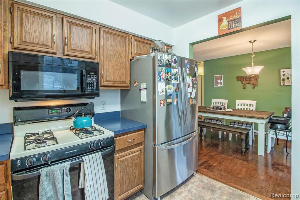 13231 North Horrell Road Fenton, MI 48430 - Photo 11 of 27