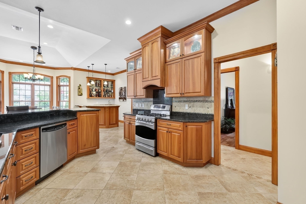 357 Westerly Circle Ludlow, MA 01056 - Photo 4 of 35