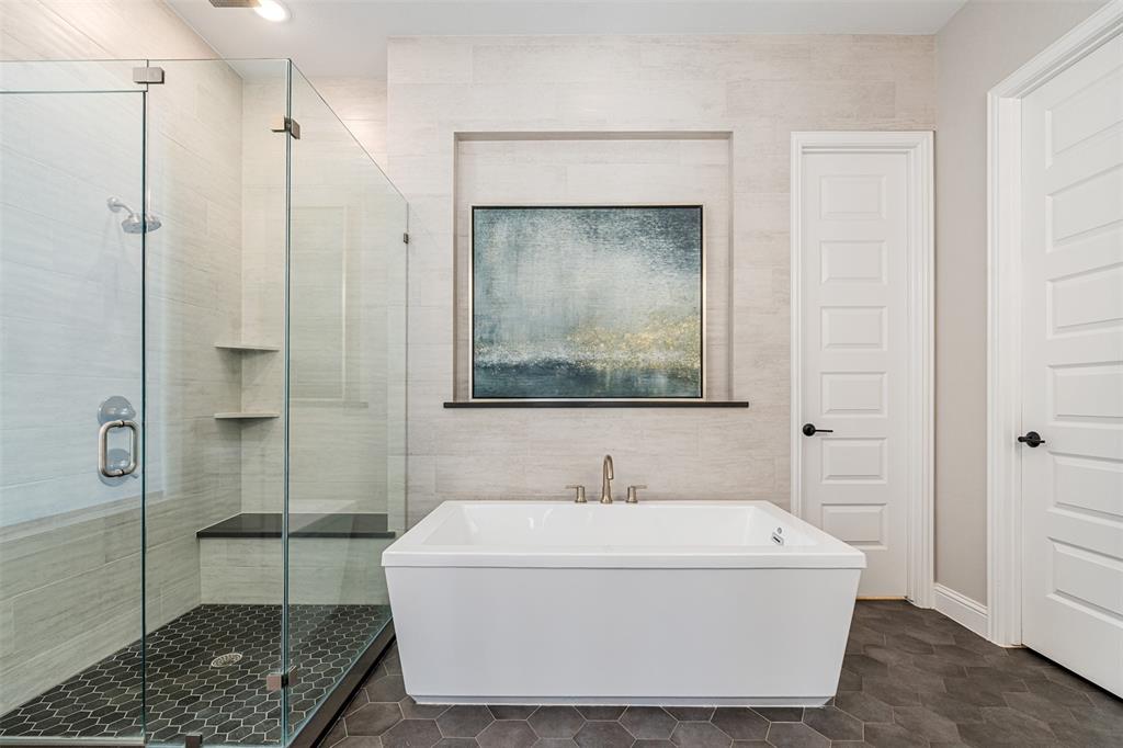 15308 Sassafras Road Frisco, TX 75035 - Photo 15 of 32 Oversized soaking tub.