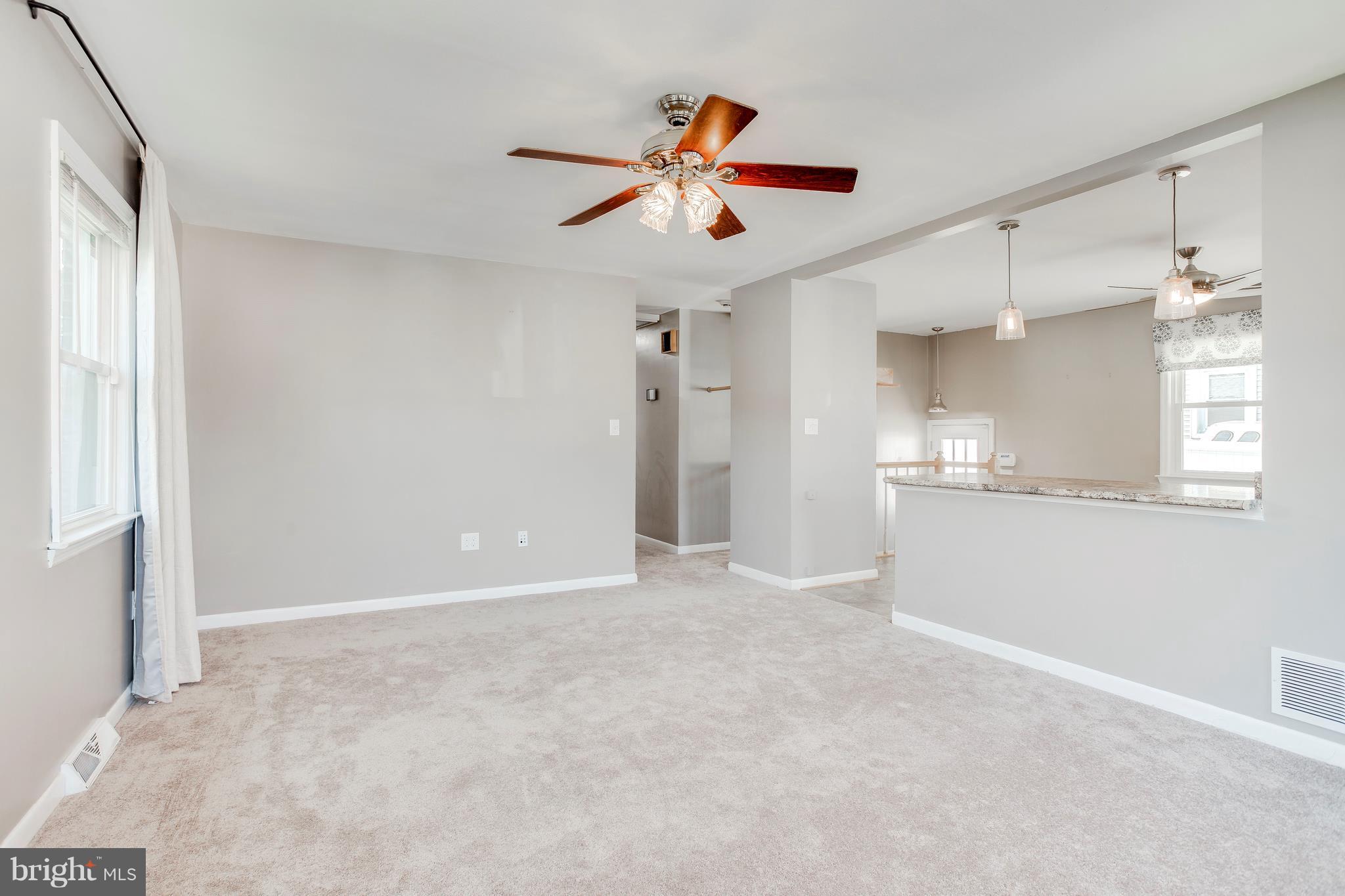937 Oakleigh Beach Road Baltimore, MD 21222 - Photo 17 of 30 Living Room