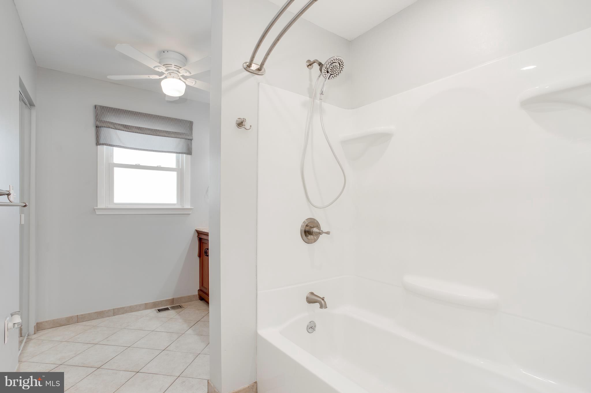 937 Oakleigh Beach Road Baltimore, MD 21222 - Photo 19 of 30 Bath