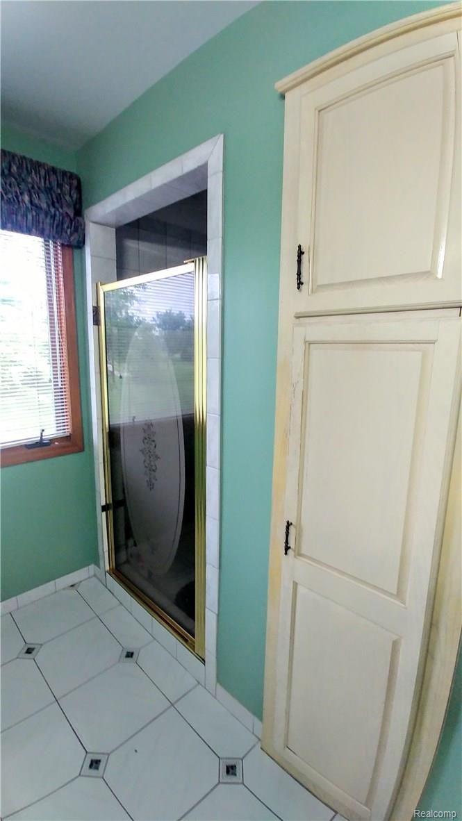 26581 Rinne Road New Boston, MI 48164 - Photo 21 of 35 MASTER ENSUITE BATH SHOWER