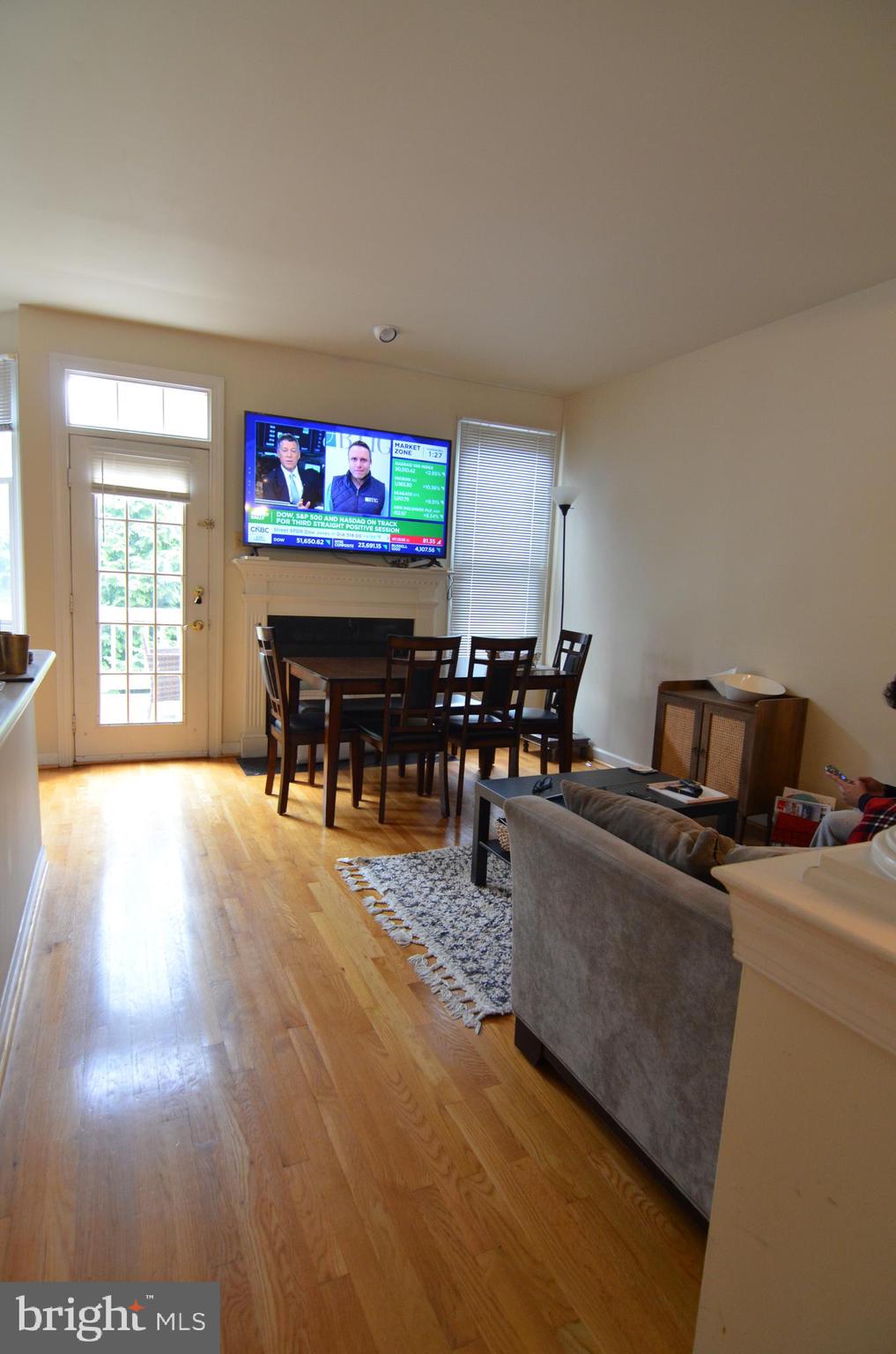 8173 Boss Street Vienna, VA 22182 - Photo 11 of 59 Living room