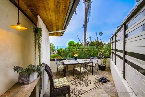 a view of a houses with a yard