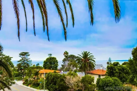 $3,885,000 | 7651 Country Club Drive, La Jolla, CA 92037