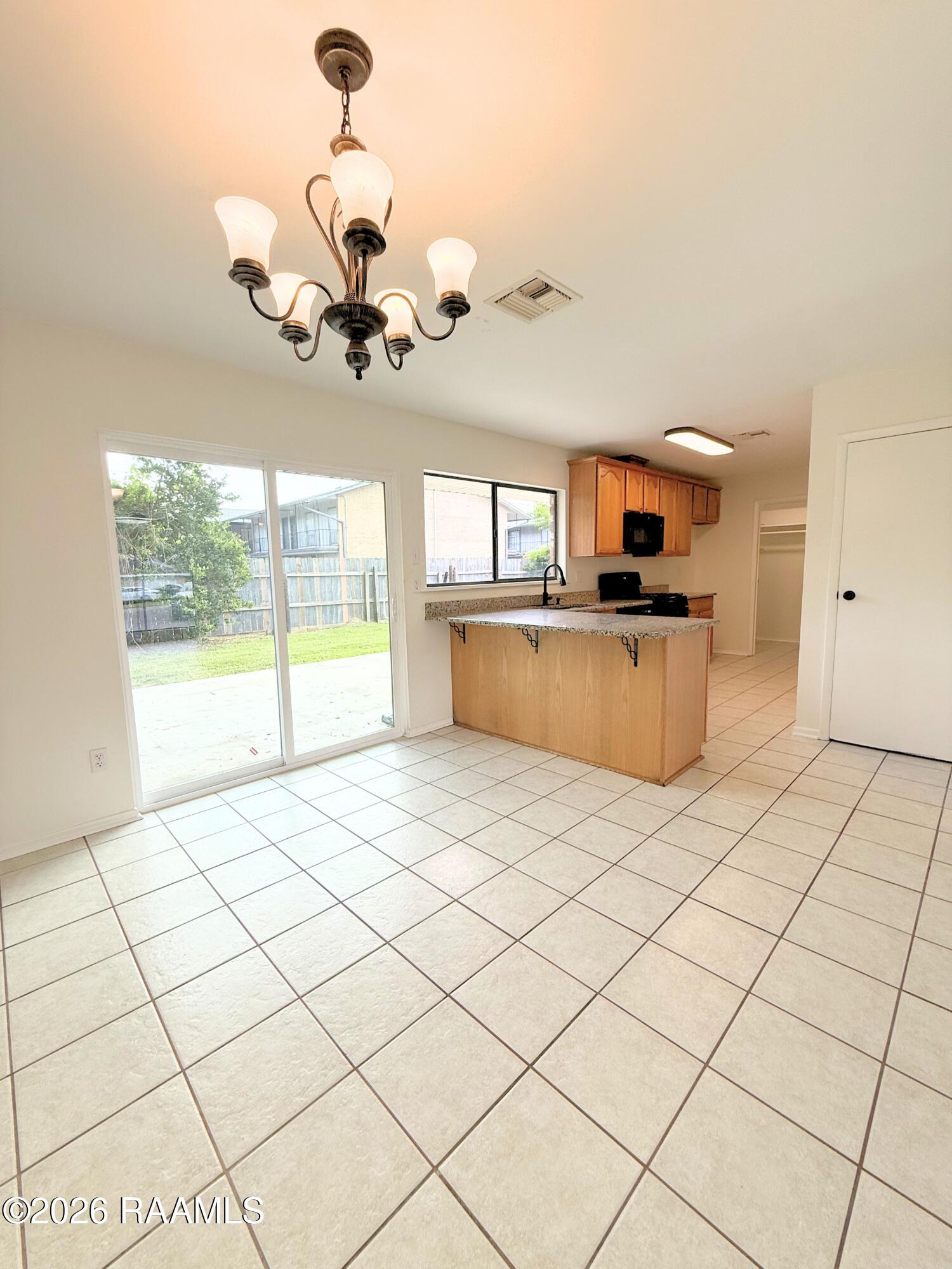 208 Castle Row Lafayette, LA 70506 - Photo 3 of 16 Dining