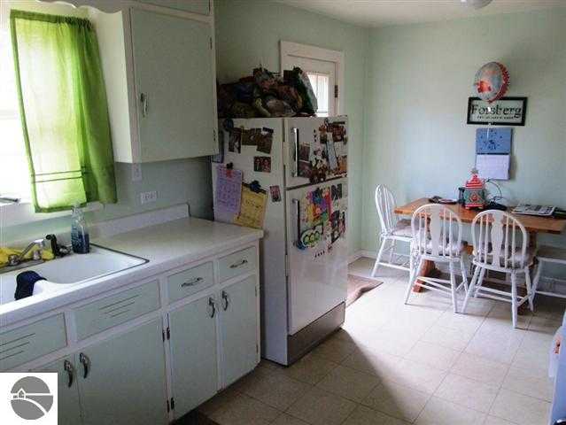 113 John R Street Clare, MI 48617 - Photo 4 of 17 1744280-3.JPG