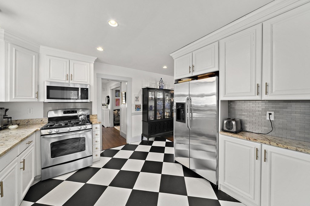 36 Virginia Road Quincy, MA 02169 - Photo 7 of 39 Gallery Image 7