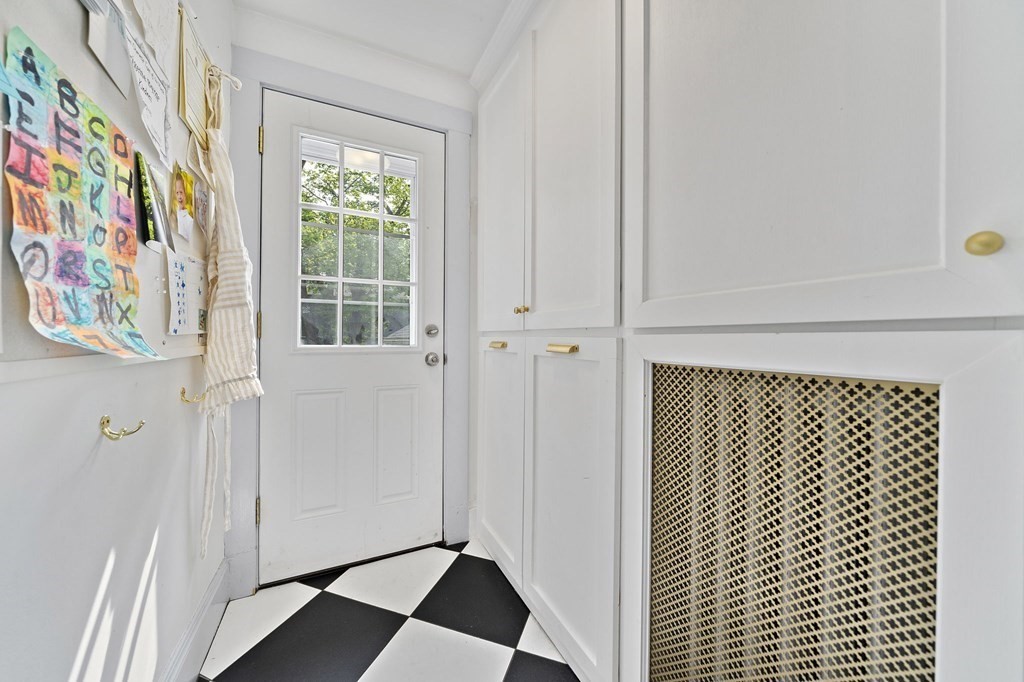 36 Virginia Road Quincy, MA 02169 - Photo 8 of 39 Gallery Image 8