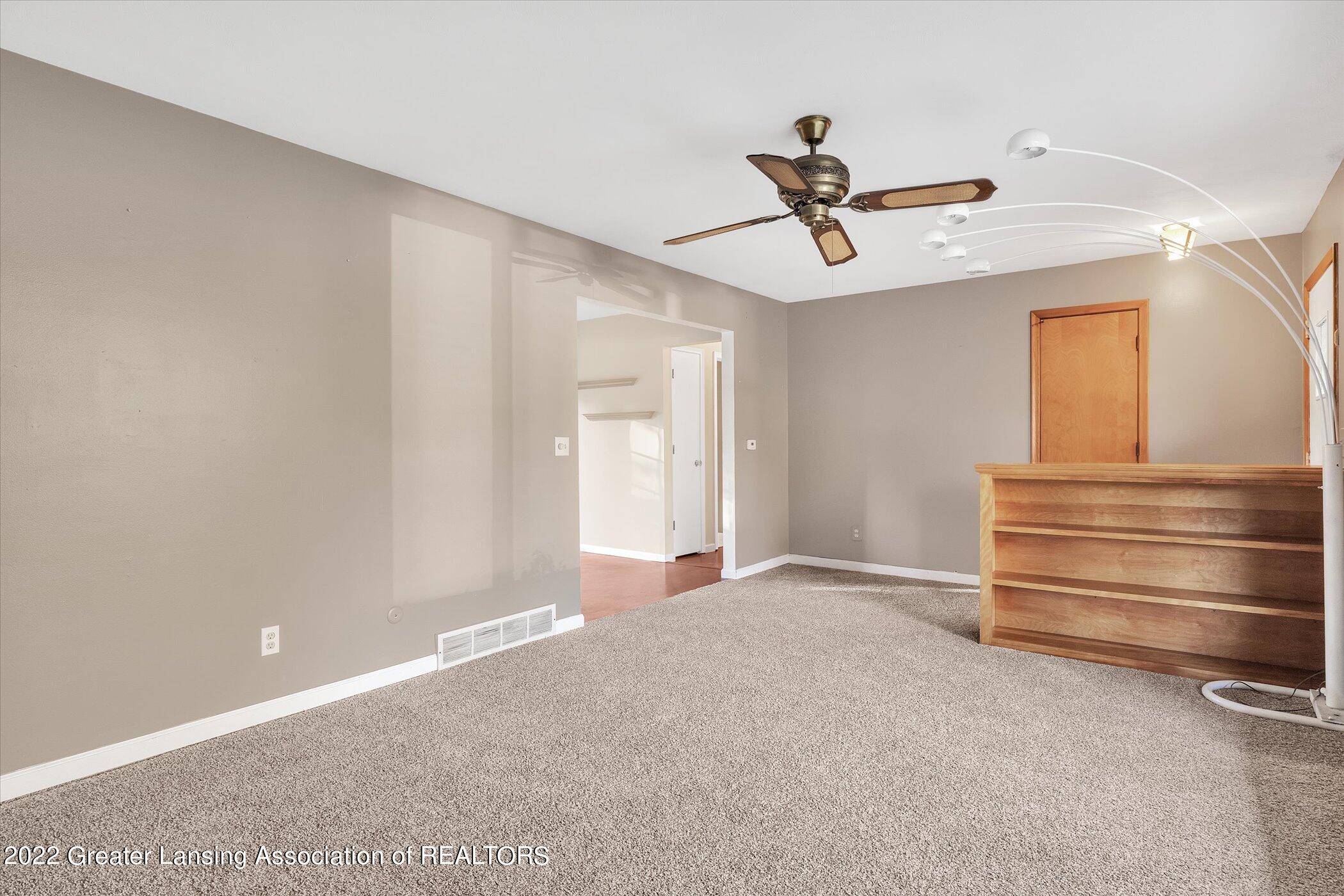 7991 Williams Road Lansing, MI 48911 - Photo 8 of 34 Living Room