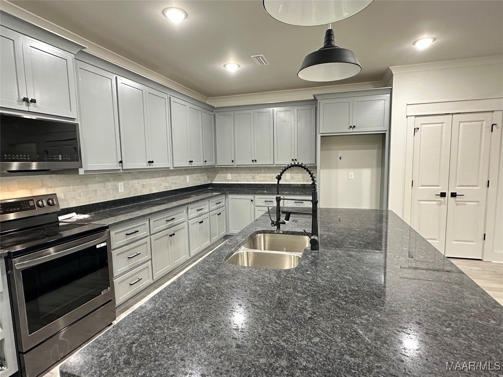 35 Choc Hills Road Dothan, AL 36303 - Photo 5 of 9 Kitchen 2
