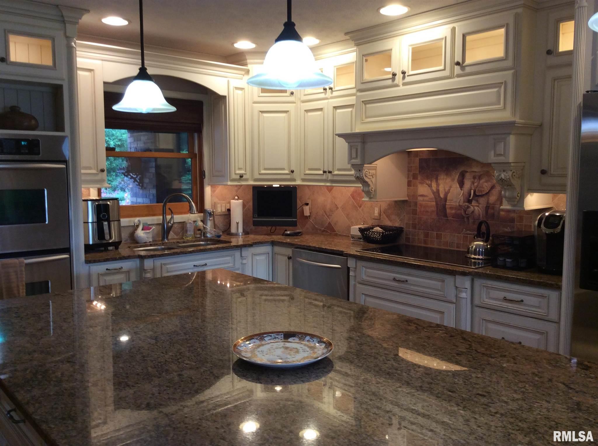 833 North 27th Street Mount Vernon, IL 62864 - Photo 12 of 50