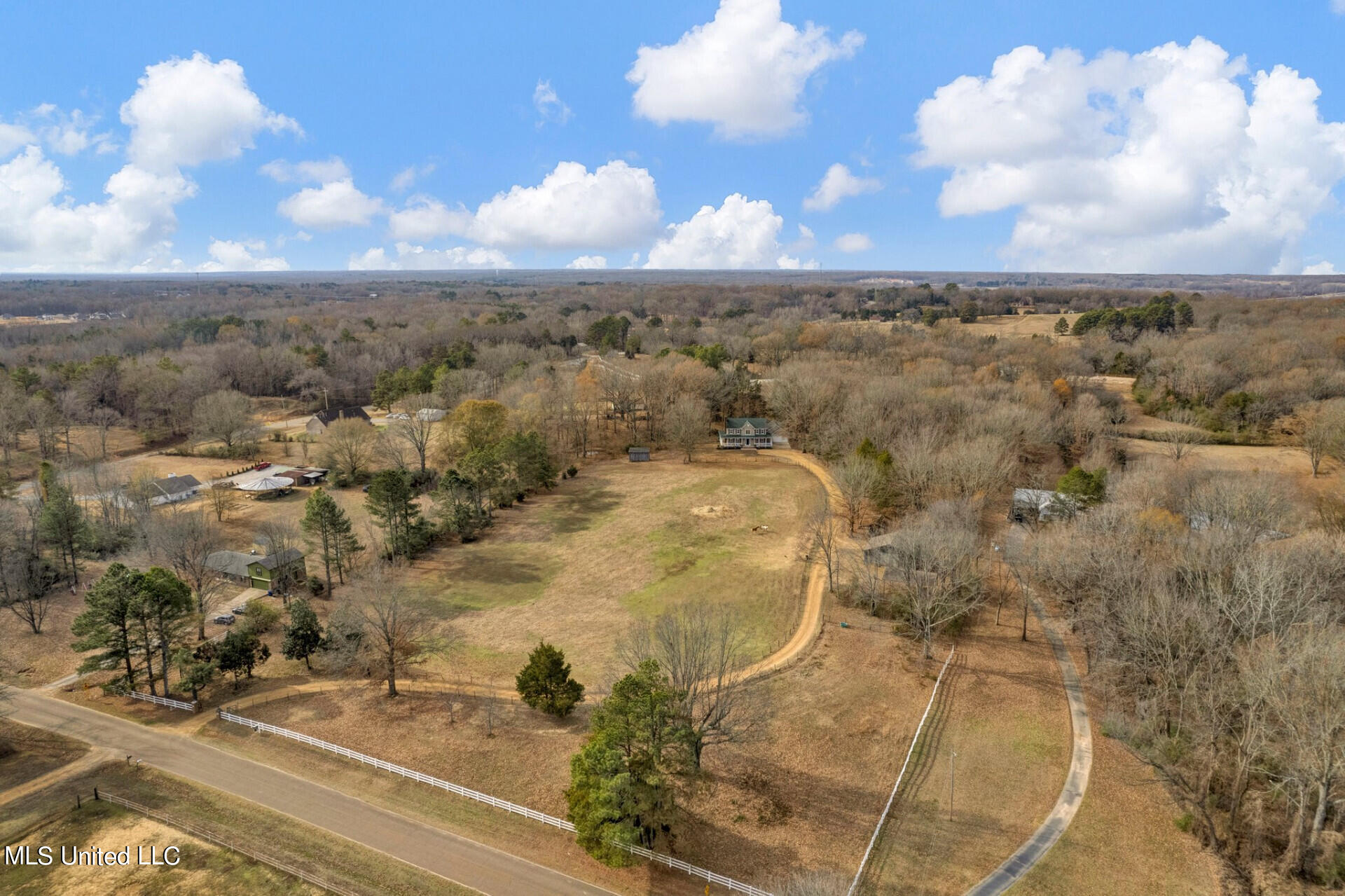 185 Ross Road Olive Branch, MS 38654 - Photo 2 of 25 185RossRd_42355_2