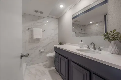 $575,000 | 4141 Bayshore Boulevard, Unit 1003, Tampa, FL 33611
