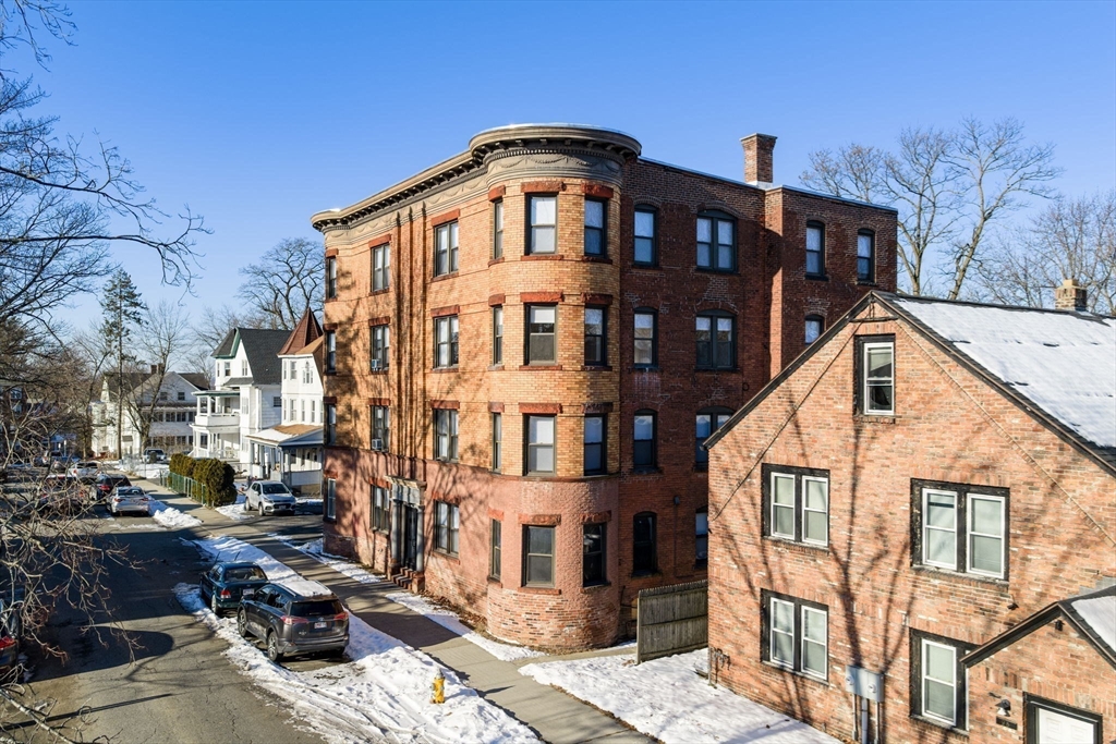92 Woodside Terrace, Unit 2R Springfield, MA 01108 - Photo 38 of 42 a front view of a residential apartment building with a yard