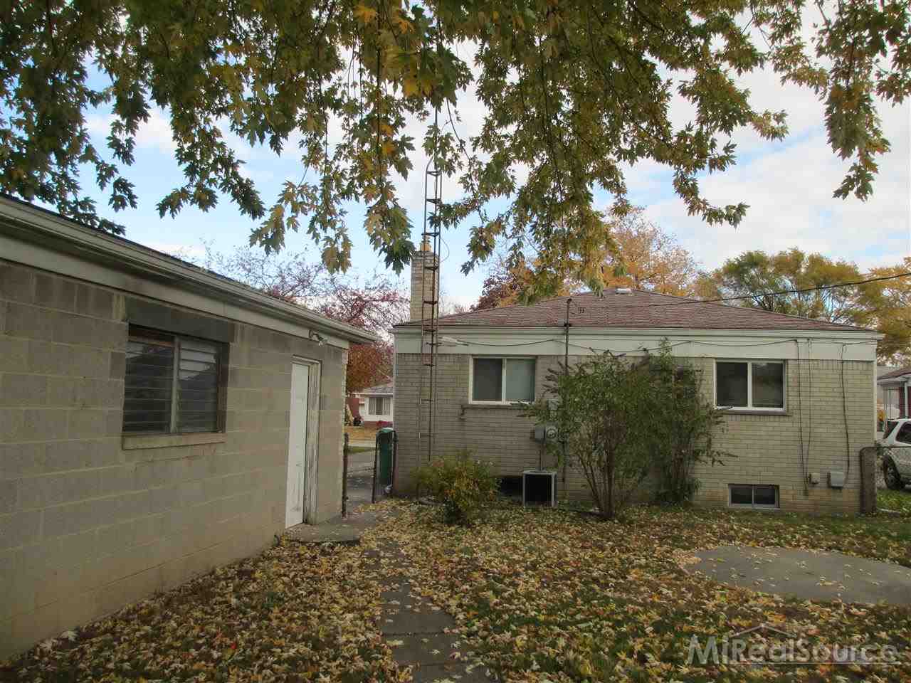 24531 Flower Eastpointe, MI 48021 - Photo 2 of 2 31177550-1.JPG
