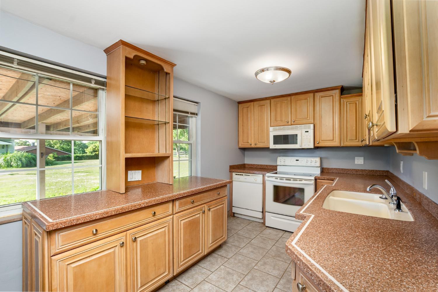 3000 Crest Road Cincinnati, OH 45251 - Photo 10 of 28