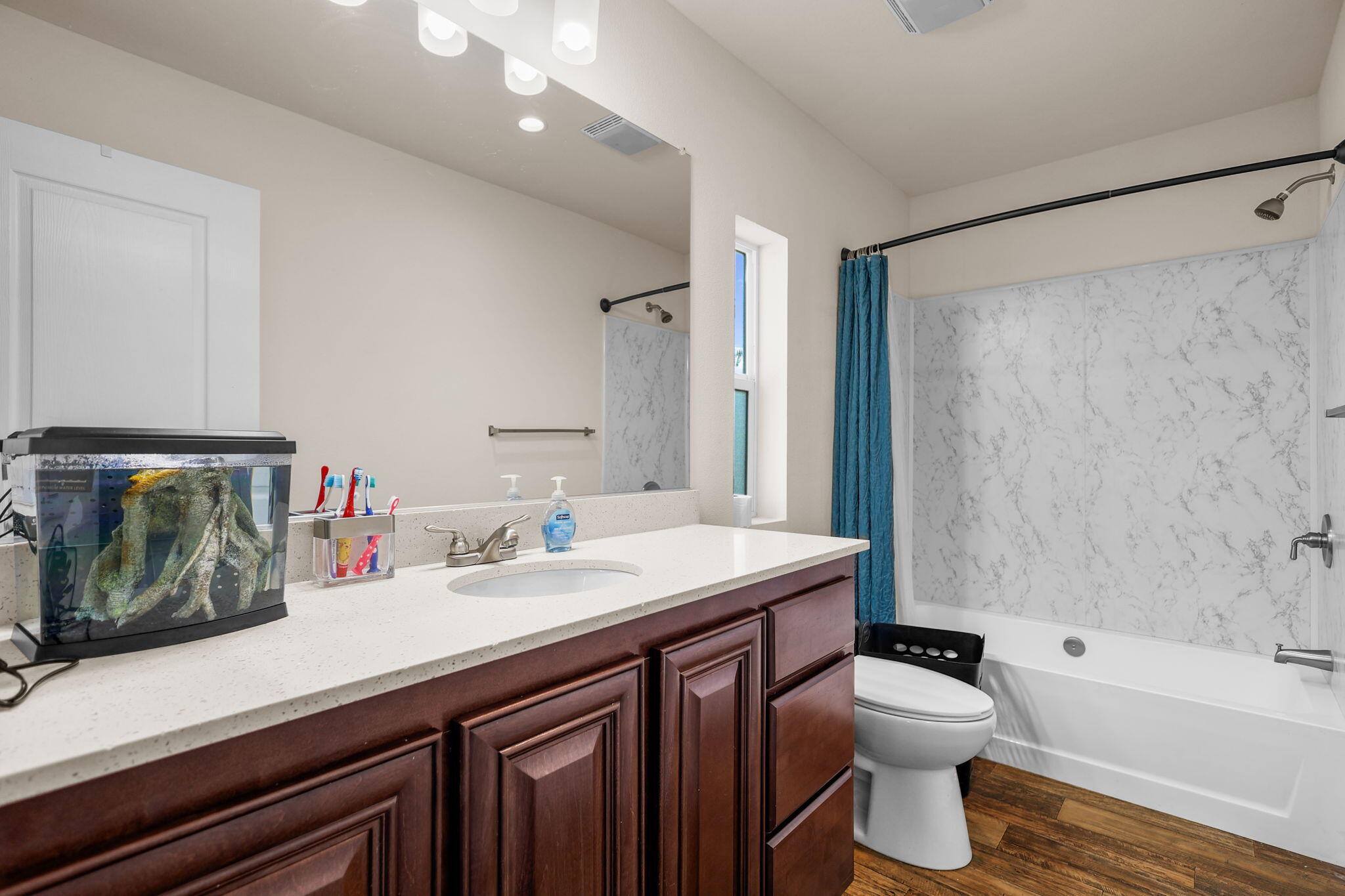 20034 Parocast Road Redding, CA 96003 - Photo 12 of 30 Bathroom 2