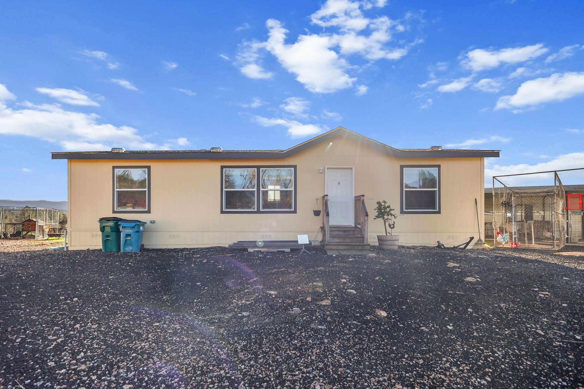 20034 Parocast Road Redding, CA 96003 - Photo 3 of 30 22-web-or-mls-_K3A5664