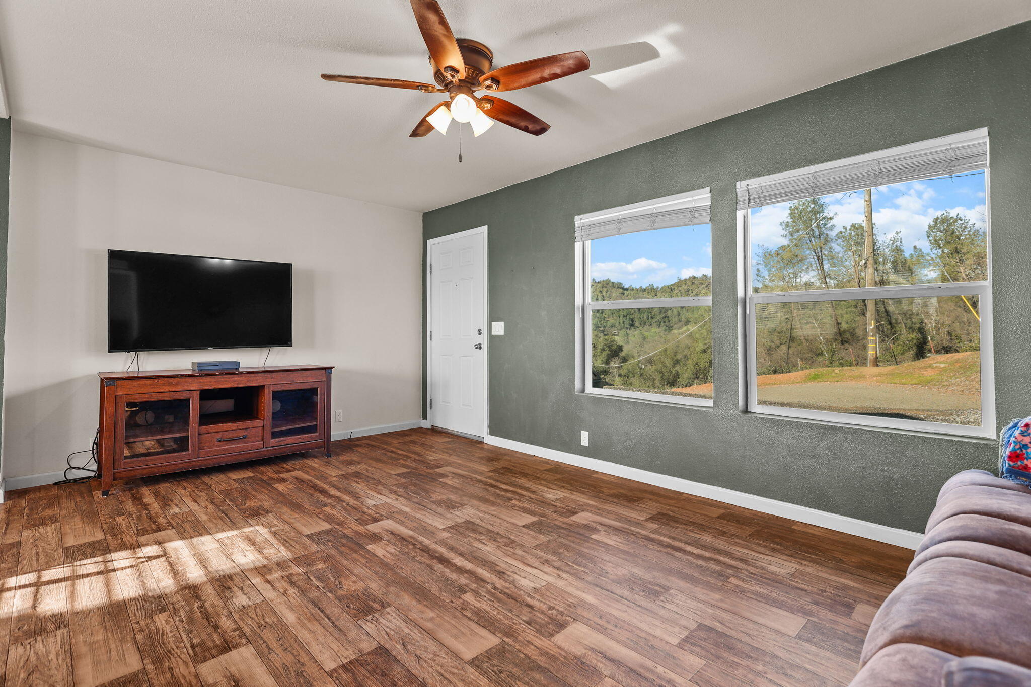 20034 Parocast Road Redding, CA 96003 - Photo 4 of 30 18-web-or-mls-_K3A5626