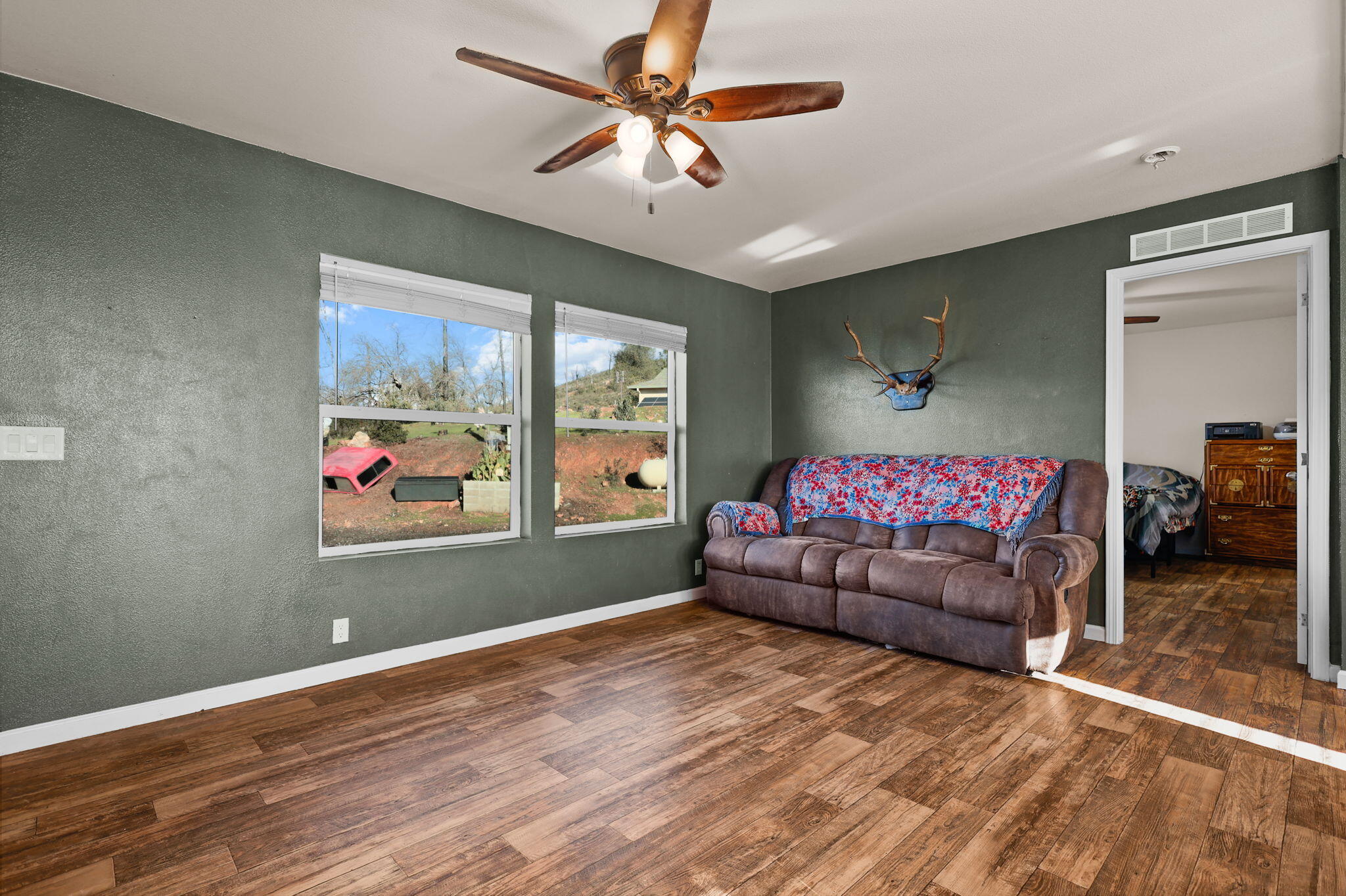 20034 Parocast Road Redding, CA 96003 - Photo 9 of 30 17-web-or-mls-_K3A5615