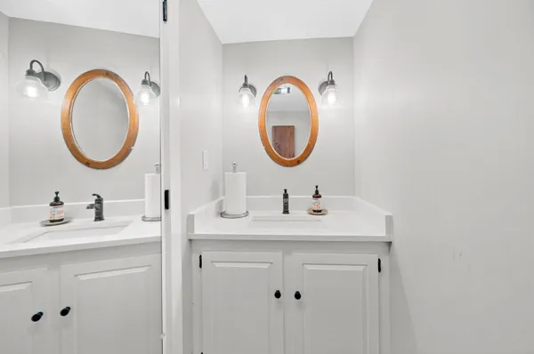 $1,000,000 | 125 Bridge Street, Waitsfield, VT 05673