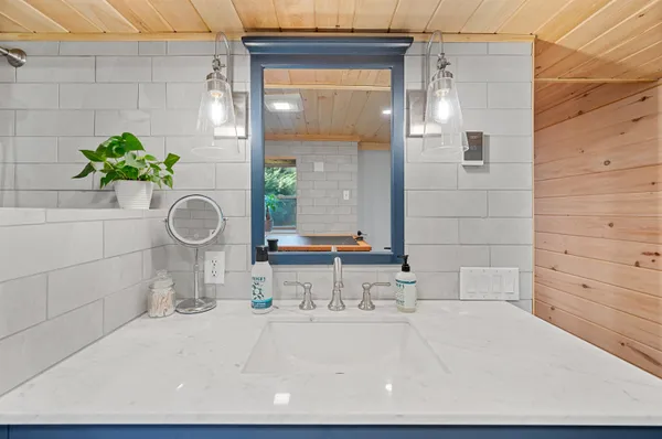 $1,000,000 | 125 Bridge Street, Waitsfield, VT 05673