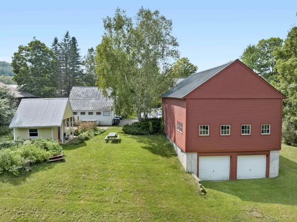 $1,000,000 | 125 Bridge Street, Waitsfield, VT 05673