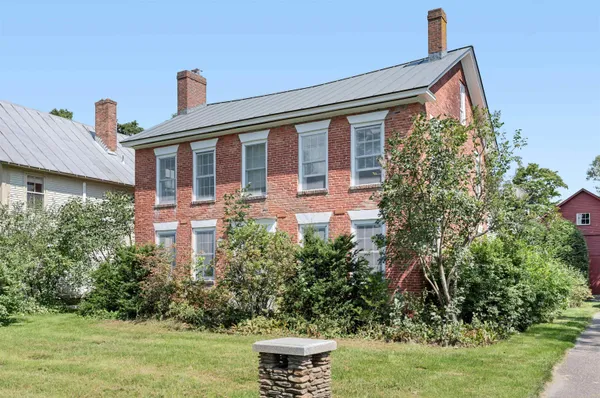 $1,000,000 | 125 Bridge Street, Waitsfield, VT 05673